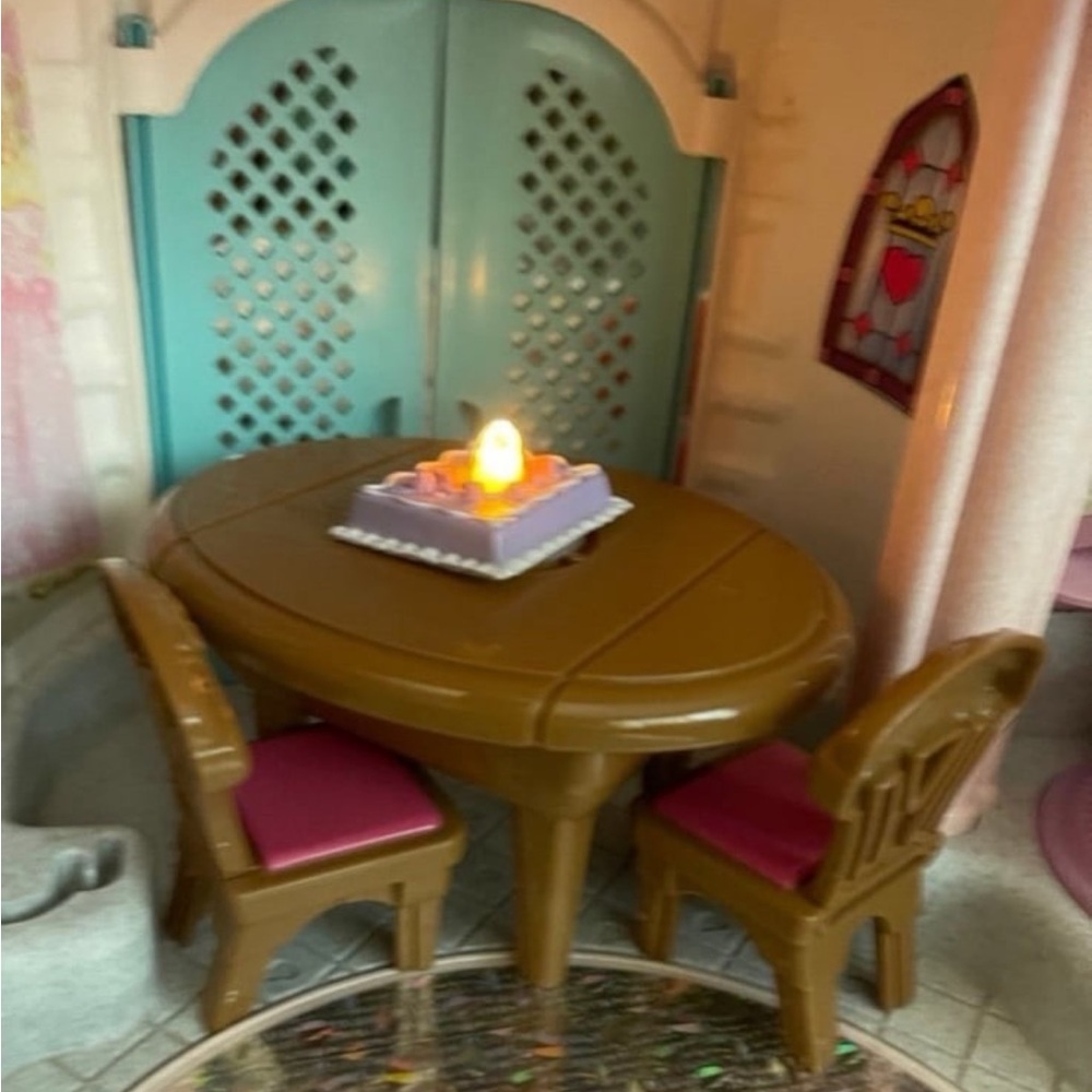 Fisher price loving family candle lighted table & 2 chairs dollhouse set